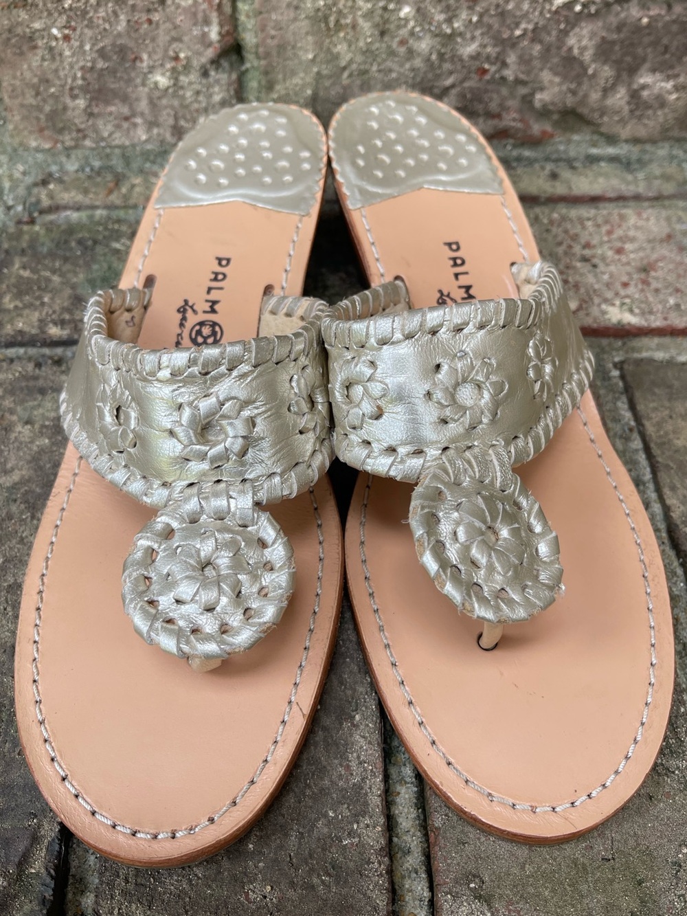 Palm Beach Kenneth Cole Silver Metallic Thong Sandals Low Heel Size 8